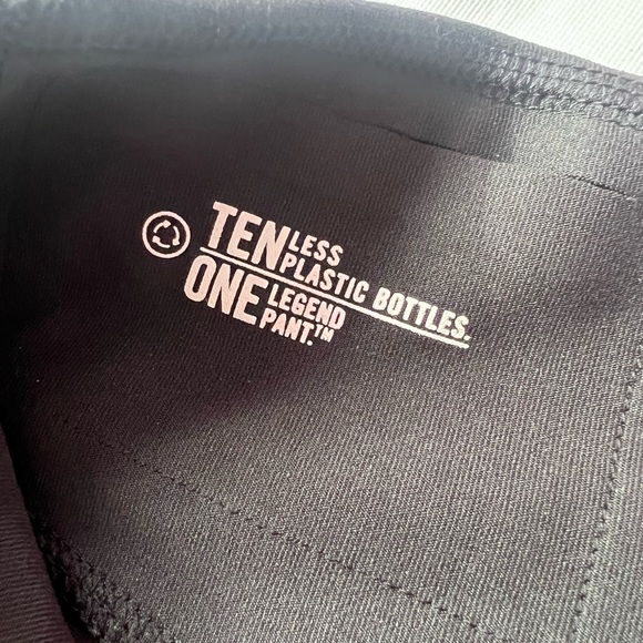 M Nike Recycled Straight Leggings Ten Less Plastic Bottles Training Black Pants - Picture 11 of 11